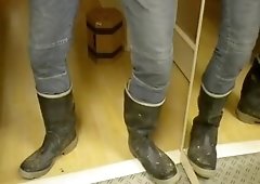 nlboots - trying to open a bottle