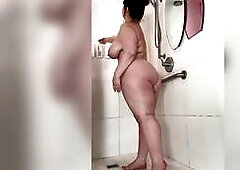 Curvy Hotty Bea York Shower and Masturbation