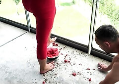 Watermelon Feeding! MOVIE IN GERMAN! Madame Carla dominates and humiliates her serf on the terrace to eat a watermelon that that babe has trodden off 