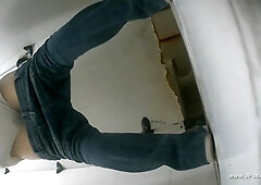 chinese girls go to toilet.567