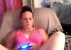 Amateur Beautiful Hotty Likes Playing Fortnite, During the time that Imagining Multiple Studs Jerking Off To Her
