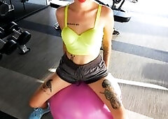 Amateur Thai MILF gym workout and sex with boyfriends big cock after She gave him a blowjob before turning around and taking it from behind doggystyle