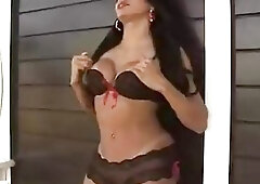 Solo Latina Michelly Araujo plays with her dick