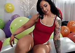 Big tattooed MILF fucked in pussy between balloons