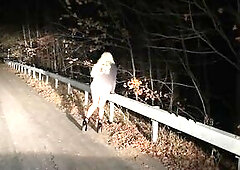 Jen out in her miniskirt and high heels!