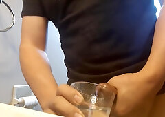 Pinoy Celebrity Host Jakol !!! Pinutok Sa Baso