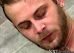 Showering well hung hunk sucks and plows