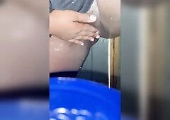 Playing with squirty juicy cunt