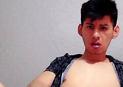 Shirtlifter dude milking