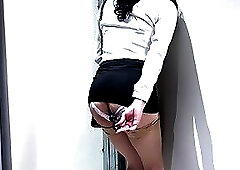 Office lady plugged with super long bead in market !