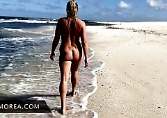hawt wife shows off all stripped at public beach and everybody can watch her twat