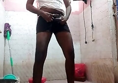 Twink goes to town on a massive dick in the bathroom