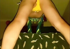 Utter clamp of my lil yellow cutoffs making a gloppy dirt on my hip