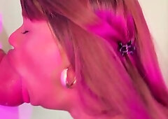 Look at How My Neck Looks With a FULL MOUTH