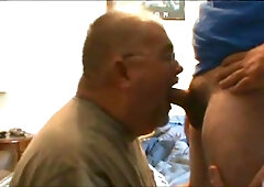 Big-Cock Bear Blows Amateur Stud45