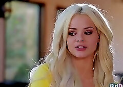 Two besties challenge each other who can make Elsa cum first