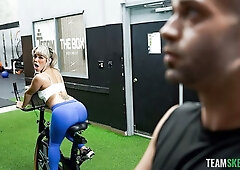 Oiled sex goddess Luna Luxe nicely penetrated in the doggy style