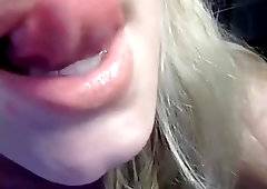 Shemale amateur wanks her cock and shows her bare feet