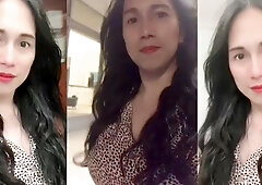 beautifull t-girl jack and demonstrate her rod in public