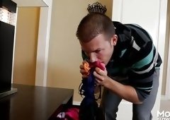 Raven Caught A Horny Dude Sniffing Her Panties