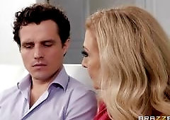 Slutty Mature Knows How To Seduce Any Handsome Guy