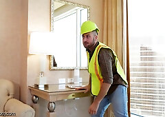 SHOWERBAIT Tech Stud Gets Culo Crammed With Spunk-Pump In The Douche