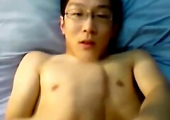 18yo jerking off and cumming in his own face!!