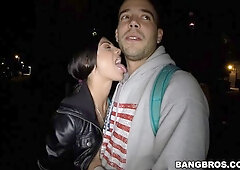 Bonnie Rotten Squirts In Public!