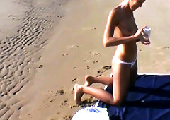 Miley-Weasel - Geiles Beachgirl am Wasser gefickt