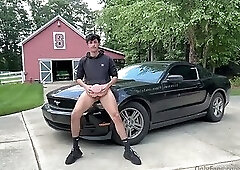 Puerto Rican Man jerking off on the outside