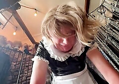 Adding a bit of snap, crackle and pop to the body worship of Lanista Bear with his Maid Jayne. Popping candy on his teats, knob, and balls and in Jayn