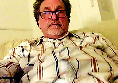 Dad flashes his stiffy