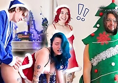 The return of the cuckold Christmas tree, during the time that this chab was screwing that sexy Mrs. Claus - Foursome Hard French