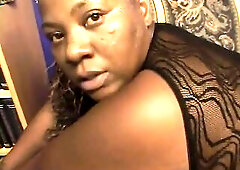 Giant ebony butt doxies on bed sex toy banging with enjoyment