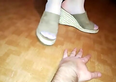 Face,Fingers,Cock trampling in white nylons