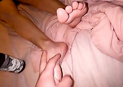 How to give a luxurious foot rub to a wealthy MILF in high heels?