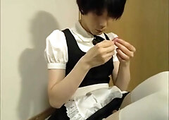 Amateur Chinese CD uber-cute maid wank