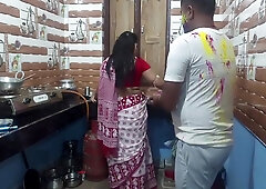 Bengali Bhabhi - Beautiful Enjoy Holi Special With Her Neighbours Applied Lot Of Colors In Hindi