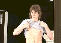 Super hot solo featuring bodybuilder Roman Stach getting off