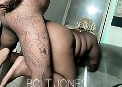 Huge ebony woman, 1.90 meters tall, giving anal invasion out of a jo-bag after a swingers party.