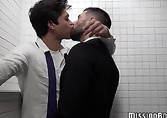 Two Mormon twinks hook up in the bathroom secretly