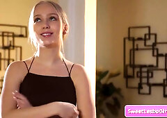 Blonde Big-Butt Lesbian Customer Gets Dripping Wet Sex Massage and Intense Butthole Rubbing