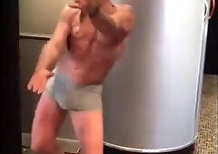 bulto Gianluca Vacchi 3