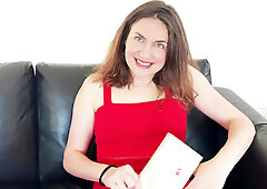 Lila mixes sex... and literature! - Jacquie et Michel TV