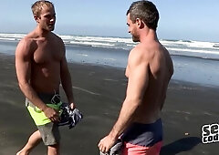 SeanCody.com: Swallow accompanied by hairy jock Blake