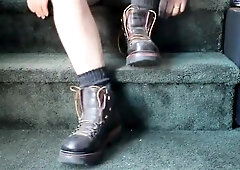 Talking footwear ﾖ laced outdoor boots