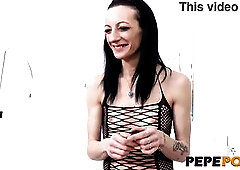 If u want to watch Laurita have a fun... Give her a large knob!