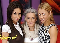 Nikky's lesbian facesitting xxx