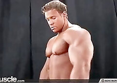 Jeff Long Lifting Weights And Sexy Posing In Pumproom