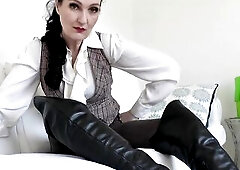 This day I'm wearing my tall, leather high-heeled boots with my riding outfit. Oh, the way u're looking at me now! Your eyes are so wide. U 